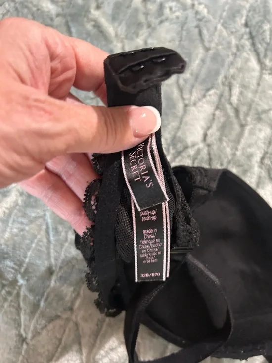 V.S. Dream Angels Black Push Up  Bra and Auden Nude Seamless T-Shirt Bra Duo - Picture 5 of 6